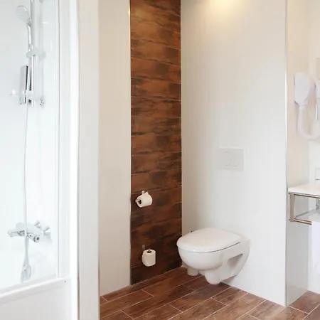 Hotel Logis La Ruche 2*