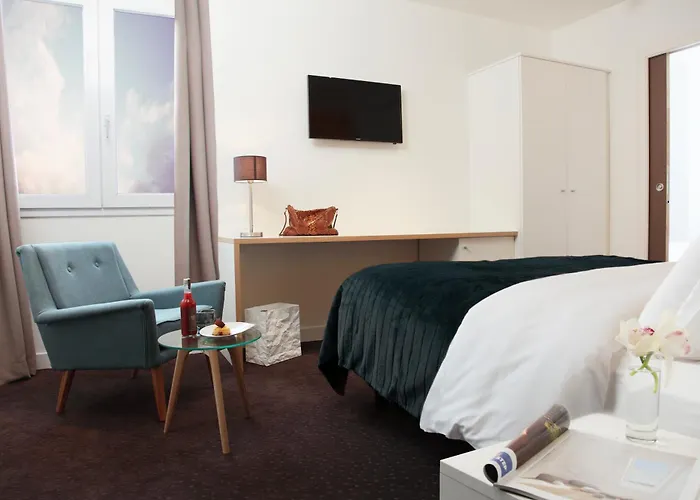 Otel Logis La Ruche Rolleboise